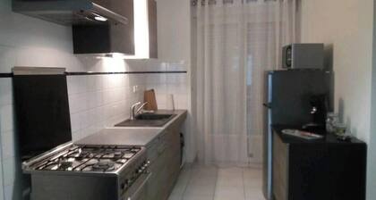 2-bedroom apartment. Downtown, ground floor with exterior