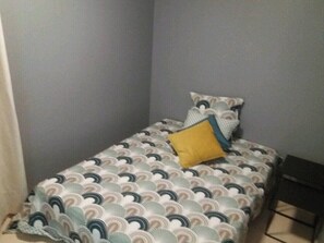 Room - Vrbo Property (Janzé)