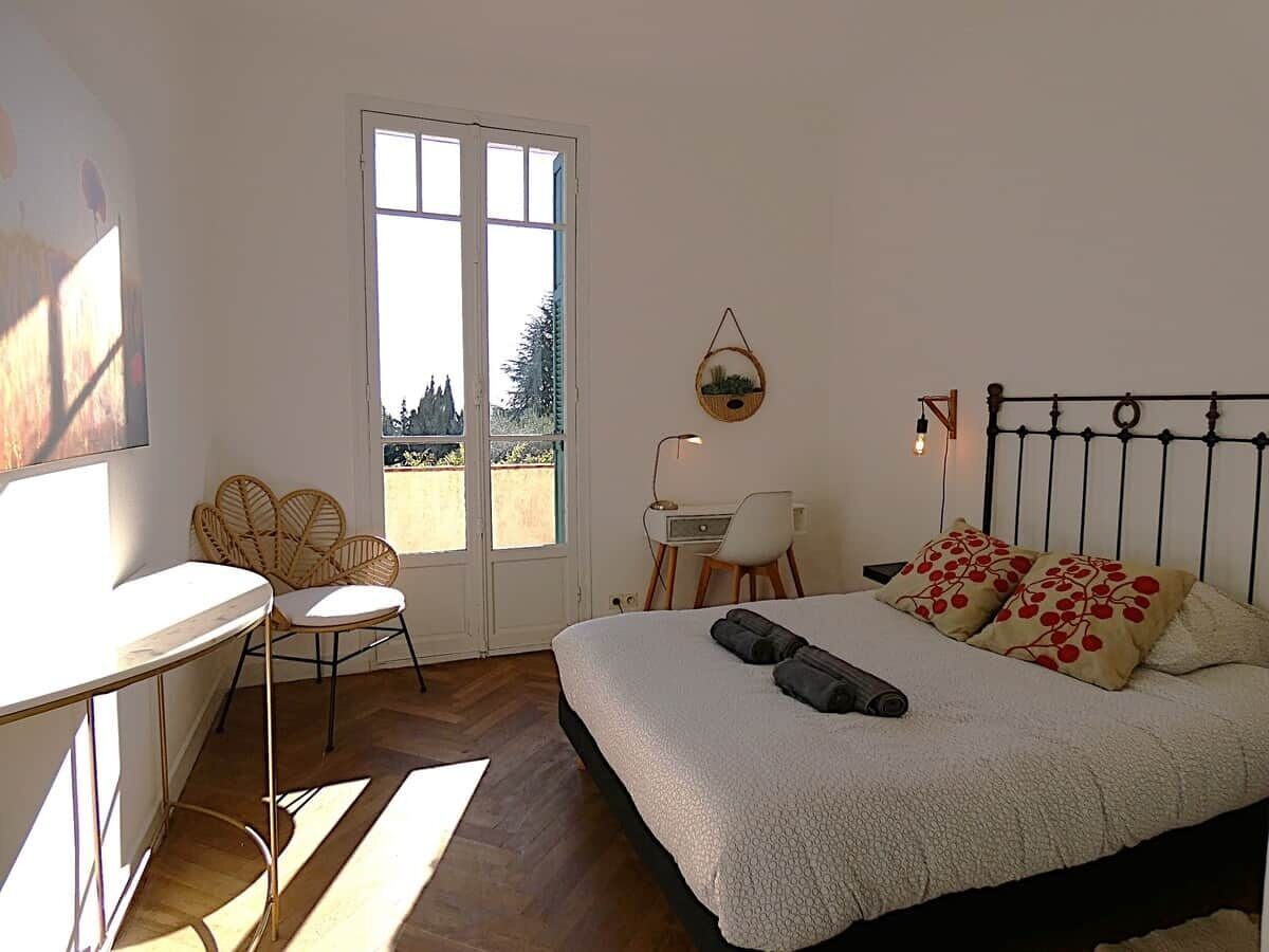 5 bedrooms, iron/ironing board, travel crib, free WiFi