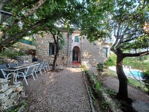 Outdoor dining - Mas Saint Jeaume villa and swimming pool for 10 people (Châteauneuf)