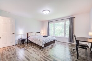 7 bedrooms, iron/ironing board, WiFi, bed sheets