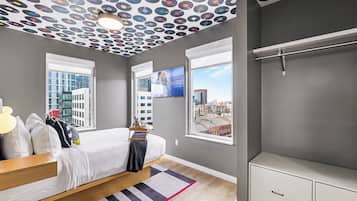 House, 2 Queen Beds | Iron/ironing board, free WiFi, bed sheets