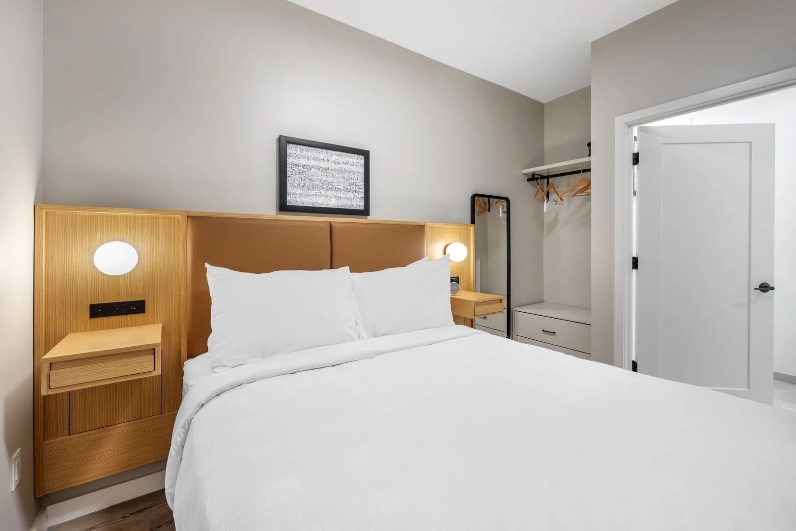 House, 2 Queen Beds | Iron/ironing board, free WiFi, bed sheets
