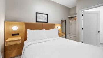 House, 2 Queen Beds | Iron/ironing board, free WiFi, bed sheets