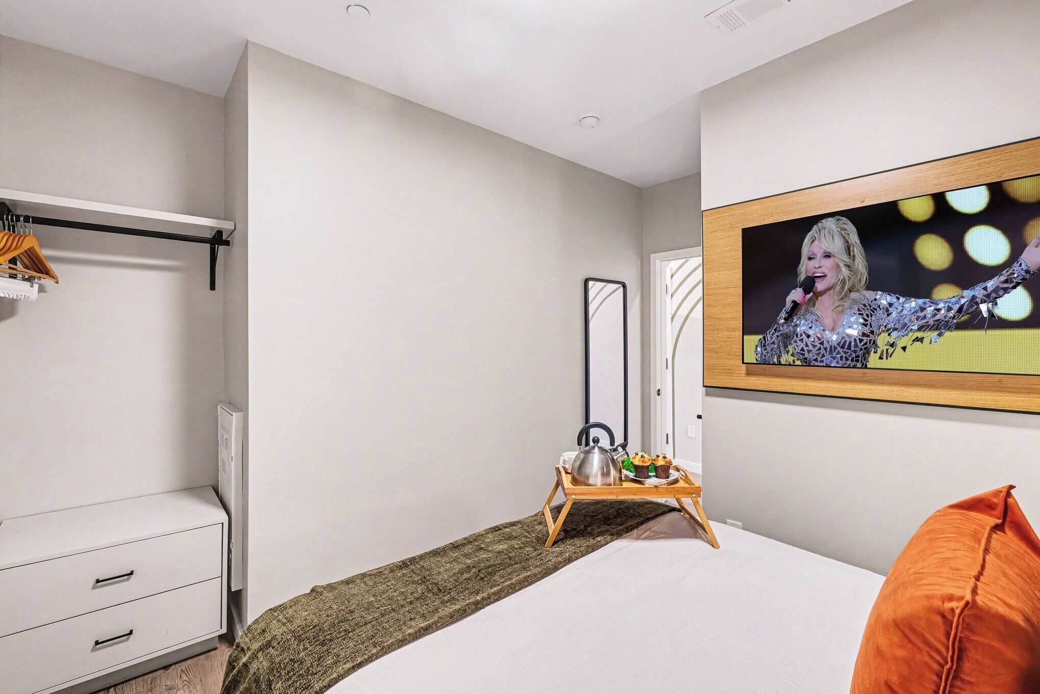 House, 1 Queen Bed with Sofa bed | Iron/ironing board, free WiFi, bed sheets