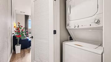 Maison, 1 grand lit et 1 canapé-lit | Blanchisserie