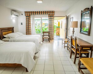 Espacio para trabajar con laptop y wifi gratis 