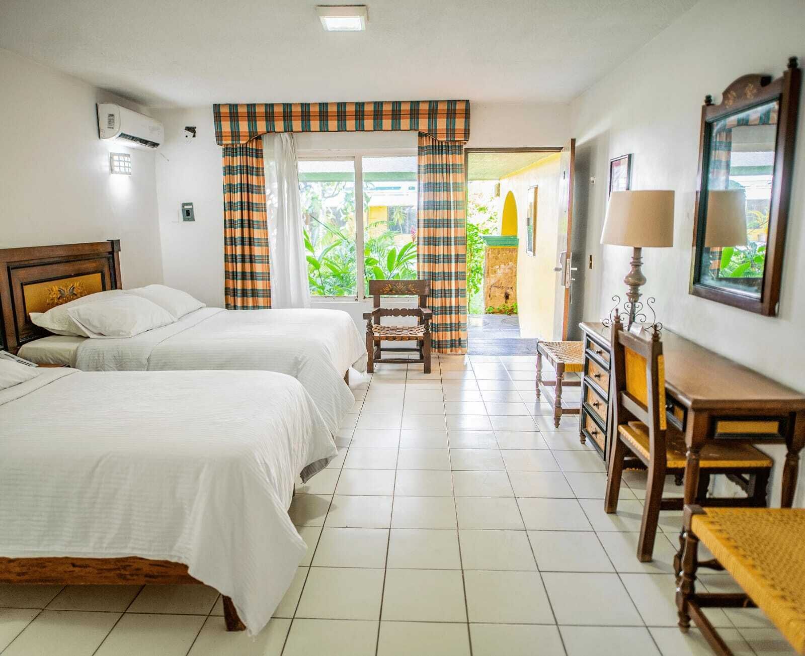 Espacio para trabajar con laptop y wifi gratis 