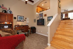 Living area - Lovely 2-bedroom townhome with AC in vibrant San Diego (San Diego)