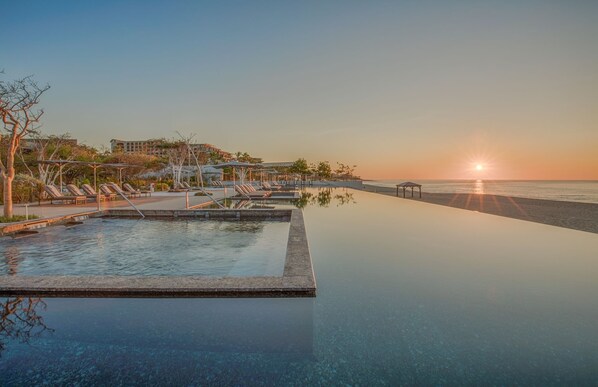 2 outdoor pools