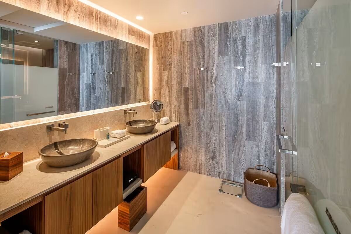 Vila superluxo, vista para o oceano | Banheiro | Banheira e chuveiro separados, secador de cabelo, toalhas de banho 
