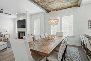 Dining - Private beachfront Steps to sand & sunsets (Miramar Beach)