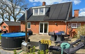 Terrace/patio - 4 bedroom gorgeous home in øster assels (Øster Assels)