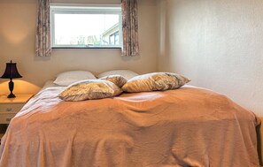 4 bedrooms, travel cot, free WiFi - 4 bedroom gorgeous home in øster assels (Øster Assels)