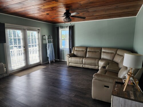 2-bedroom lakefront condo in peaceful Tilton with balcony