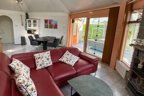 Living area - Feel-good bungalow 153 - right by the sea (Julianadorp)