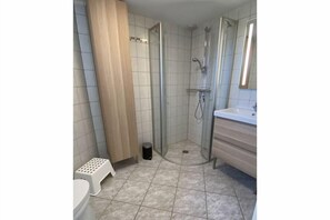 Shower, hair dryer - Feel-good bungalow 153 - right by the sea (Julianadorp)