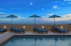 Pool -  Marriott's BeachPlace Towers 1-bedroom beach front villa in Fort Lauderdale (Fort Lauderdale)