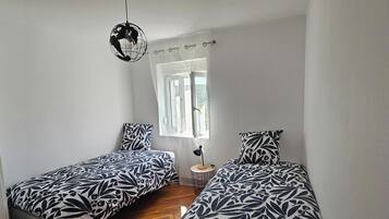 3 slaapkamers, reisbedje, wifi, beddengoed