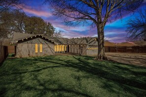 Exterior - Candleridge Casa - Newly Remodeled 4-bd Hidden Gem (Fort Worth)