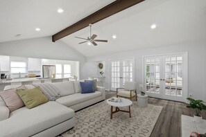 House, Multiple Beds, Patio, Garden View (Foxfire / 30+ Nights) | Living area - Candleridge Casa - Newly Remodeled 4-bd Hidden Gem (Fort Worth)