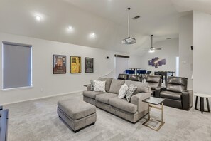 Ferienhaus, Mehrere Betten, Poolzugang, Poolblick (Wildflower 3) | Wohnbereich