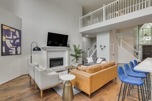 Ferienhaus, Mehrere Betten, Poolzugang, Poolblick (Wildflower 3) | Wohnbereich