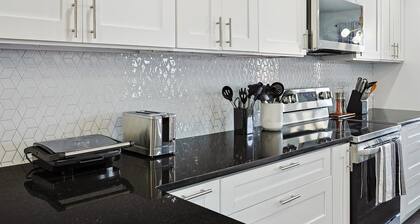 Modern Comforts & Classic Charm w Pool, 5BD