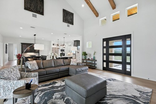 Heavenly Retreat 5bd/5.5ba of Waterfront living