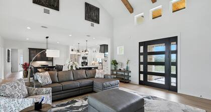Heavenly Retreat 5bd/5.5ba of Waterfront living