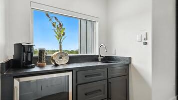 House, Multiple Beds, Hot Tub, Pool View (Heavens Ridge) | Interior
