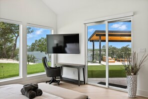 House, Multiple Beds, Hot Tub, Pool View (Heavens Ridge) - Heavenly Retreat 5bd/5.5ba of Waterfront living (Gainesville)