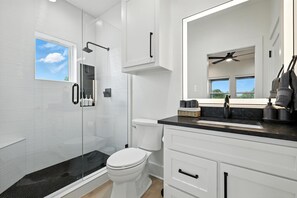 House, Multiple Beds, Hot Tub, Pool View (Heavens Ridge) | Bathroom - Heavenly Retreat 5bd/5.5ba of Waterfront living (Gainesville)