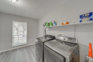 Interior - Open Space Home for Family, Groups With Privat Pool (Garland)