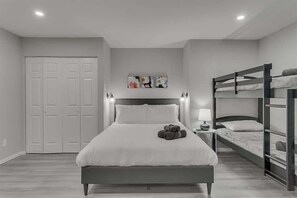4 bedrooms - Open Space Home for Family, Groups With Privat Pool (Garland)