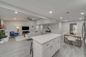 Interior - Open Space Home for Family, Groups With Privat Pool (Garland)