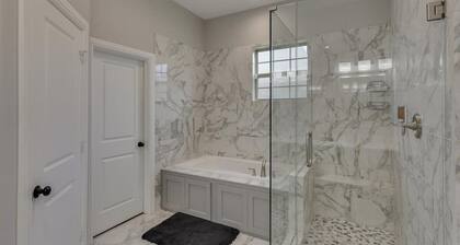 Vibrant Texas Escape 5br, Pool & Hot Tub