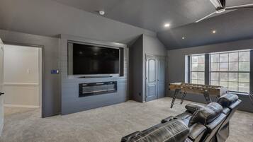 House, Multiple Beds, Pool Access, Pool View (Indian T) | Living area