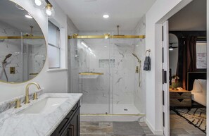 House, Multiple Beds, Hot Tub (Sagegrove) | Bathroom - 5-bd, 2-ba Tranquil Retreat ft Jacuzzi & Playground (Houston)