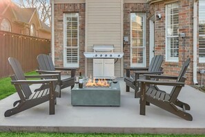 Terrace/patio - Luxury Home w Hot Tub Near DFW Airport (Flower Mound)