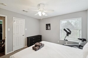 House, Multiple Beds, Pool Access, Pool View (Glory Creek) - DFW Getaway - 4 Bedrooms, Pool Oasis, Media Room (Flower Mound)
