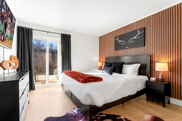 2 bedrooms, in-room safe, iron/ironing board, WiFi (free)