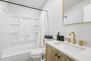 House, Multiple Beds, Pool Access, Pool View (Saint Charles) | Bathroom - Luxury Living w/ Backyard Pool Oasis (Midlothian)