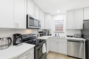 House, Multiple Beds, Pool Access, Pool View (Saint Charles) | Private kitchen - Luxury Living w/ Backyard Pool Oasis (Midlothian)