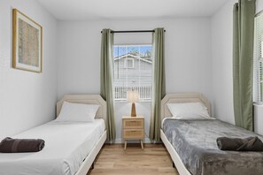 Rumah, Beberapa Tempat Tidur, patio, pemandangan kebun (Texas St / No Avail) | 3 kamar tidur