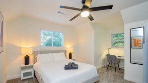 Rumah, Beberapa Tempat Tidur, akses ke kolam renang, pemandangan kolam renang (Warm Springs (Hou) 3) | 4 kamar tidur