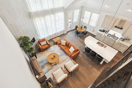 Brand New 5bd, 4BA Luxury Vacation Home w Hot Tub