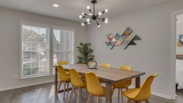 House, Multiple Beds, Patio, Garden View (Regal) | Dining