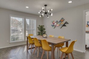 Dining - Charming 5bd/3ba in the Heart of Plano (Plano)