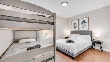 House, Multiple Beds, Pool Access, Pool View (Brentwood 2)